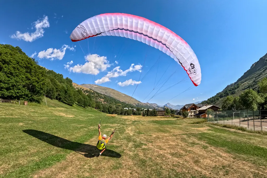 Exta-parakite-Airdesign-03.webp